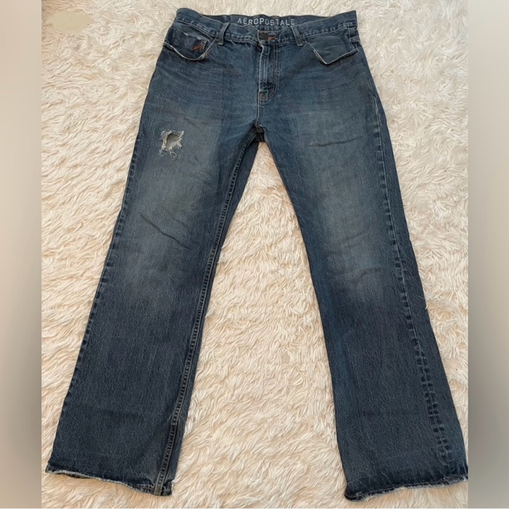 Aeropostale Driggs Slim Bootcut Distressed Jean.
Size 34 waist x 32 leg.